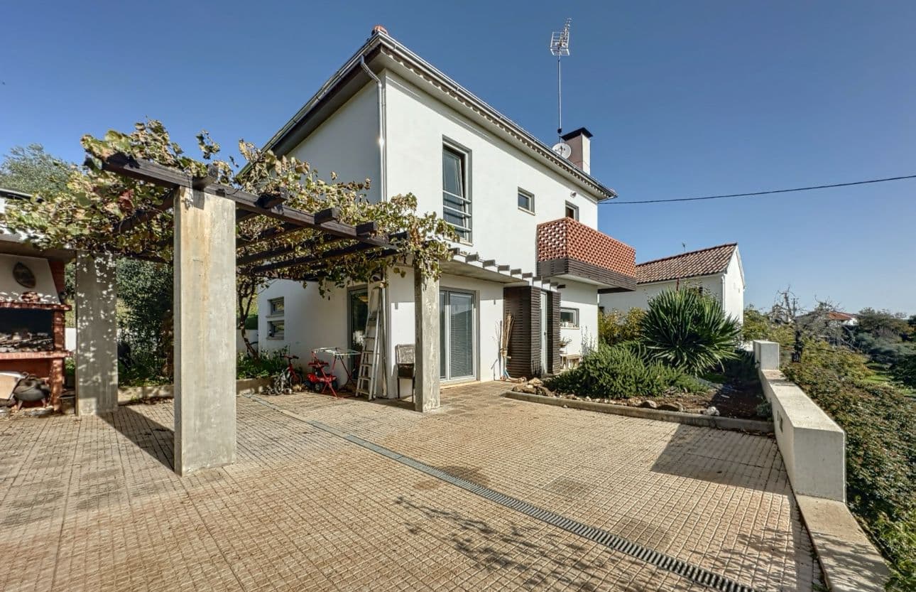 🏡 Moradia de Sonho em Quintanilha, Bragança!