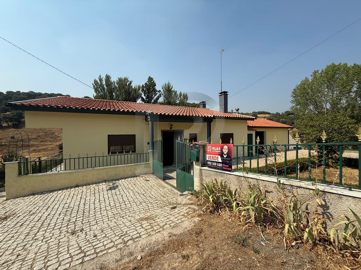 🏡 Moradia em Veigas de Quintanilha – Espaço, conforto e tranquilidade