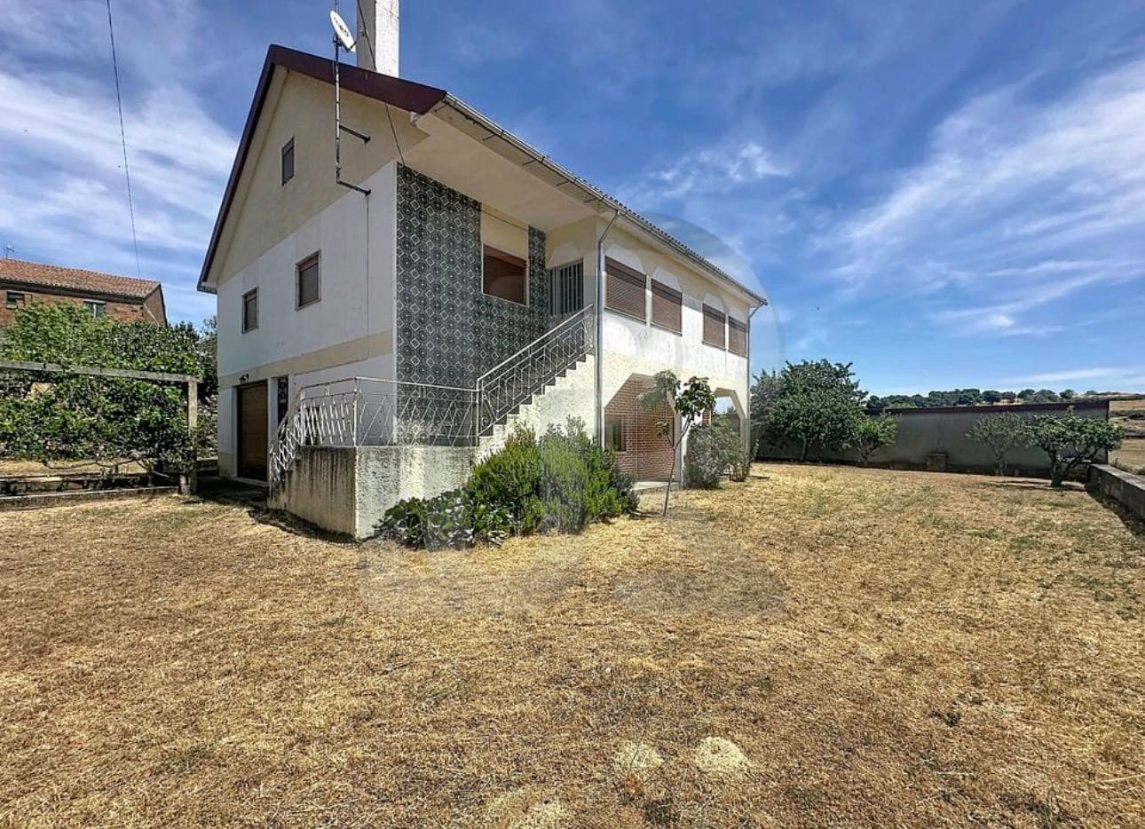 🏡 MORADIA INDEPENDENTE EM VILA MEÃ – BRAGANÇA